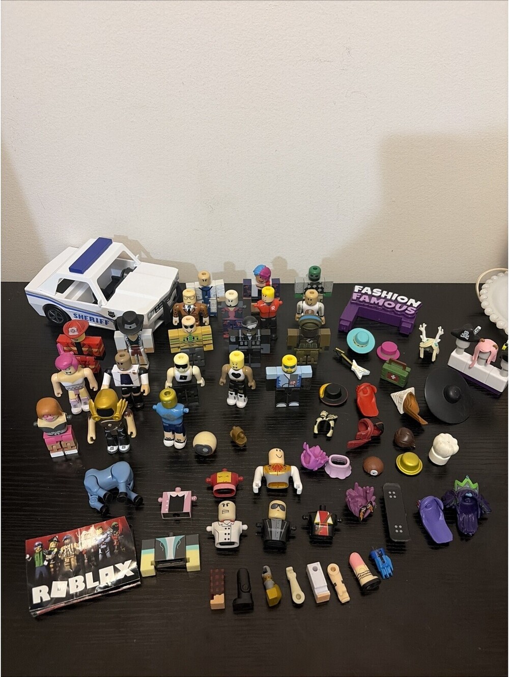 Roblox Mixed Figures Accessories & Pieces Lot of 20 - No Boxes, Codes or Tags